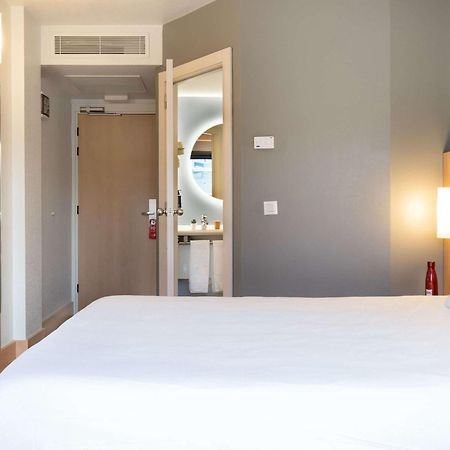 Ibis Madrid Alcobendas Bagian luar foto