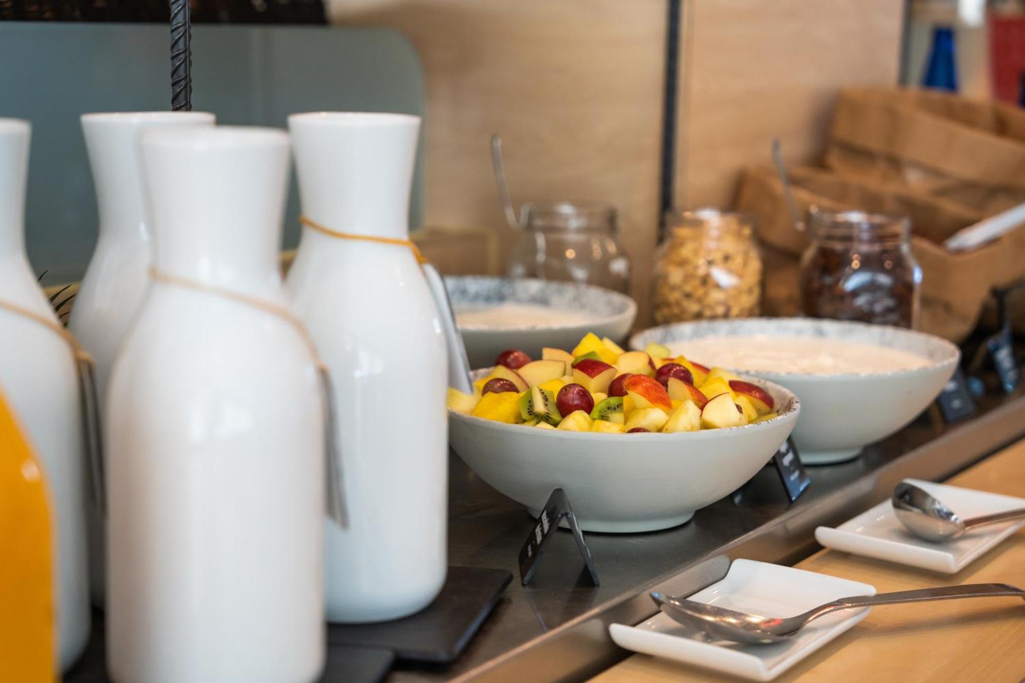 Ibis Madrid Alcobendas Bagian luar foto