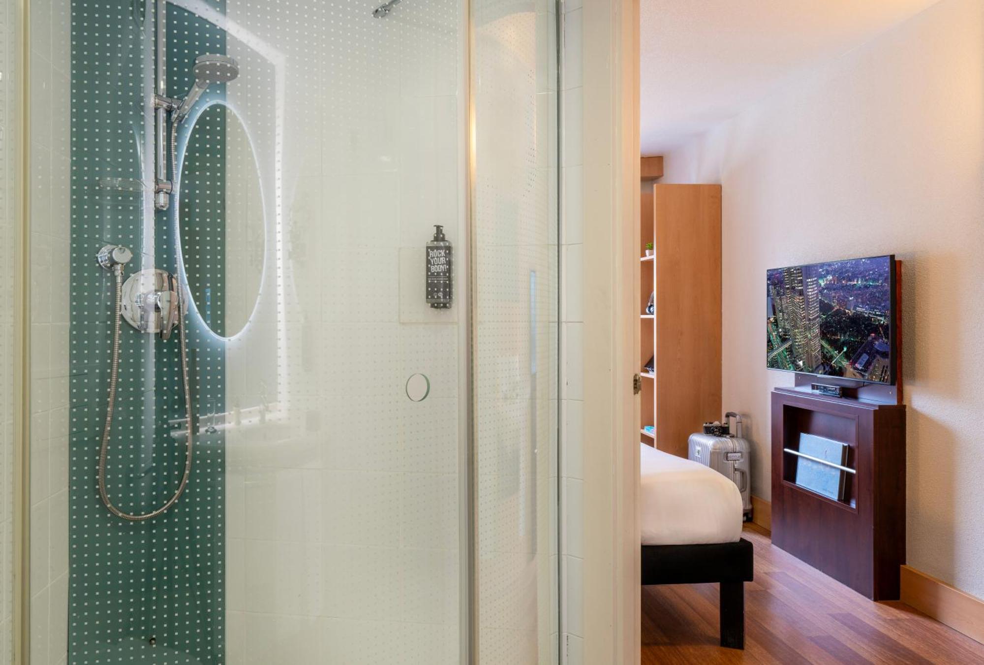 Ibis Madrid Alcobendas Bagian luar foto